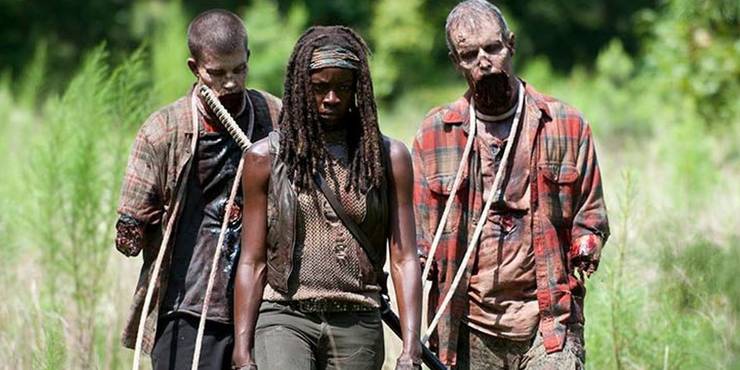 The Walking Dead 5 Reasons Carol Is The Toughest Character In The Show (& 5 Reasons Its Michonne) The Walking Dead 5 Reasons Carol Is The Toughest Character In The Show (& 5 Reasons Its Michonne)